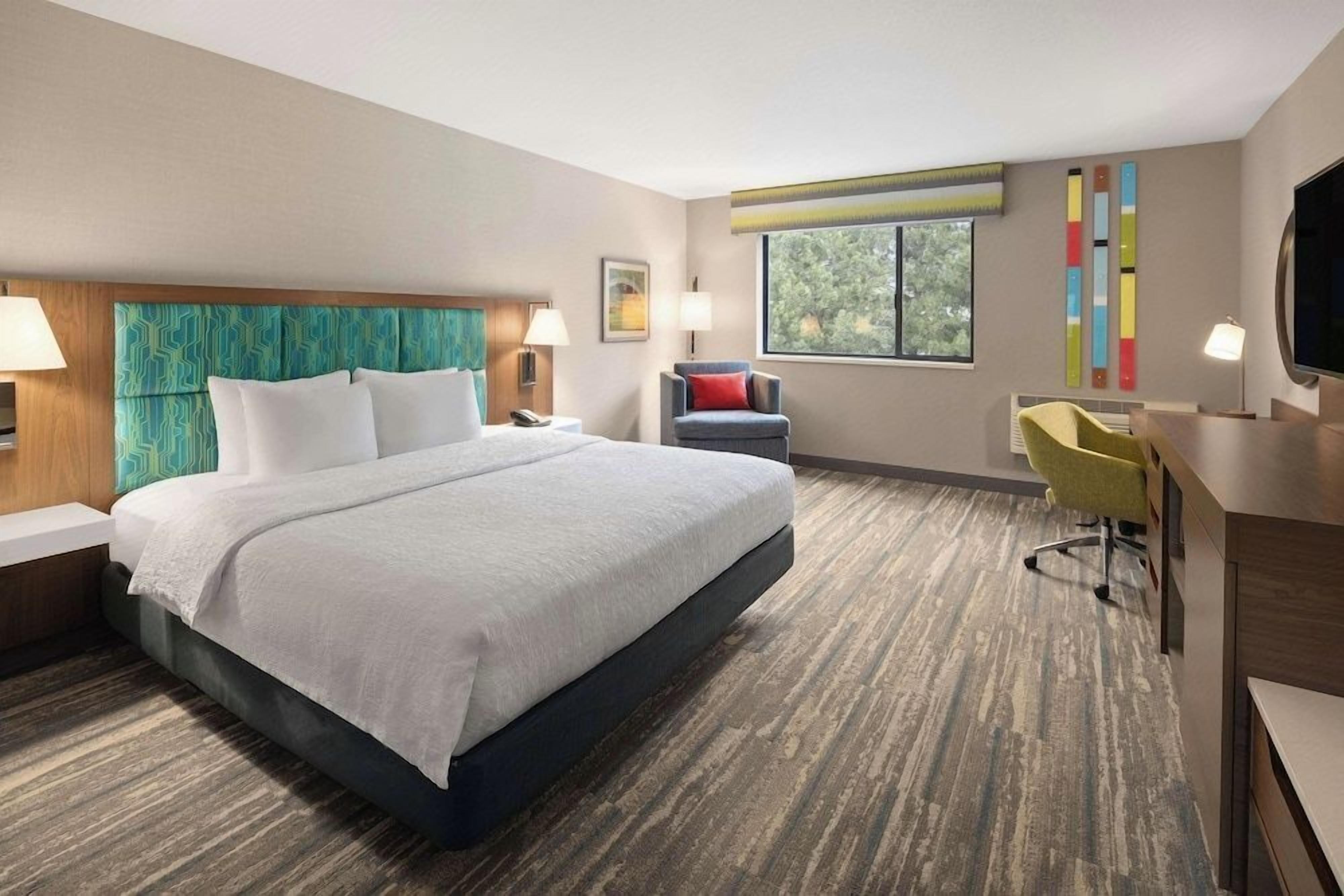 Down comforters, in-room safe, desk, blackout drapes