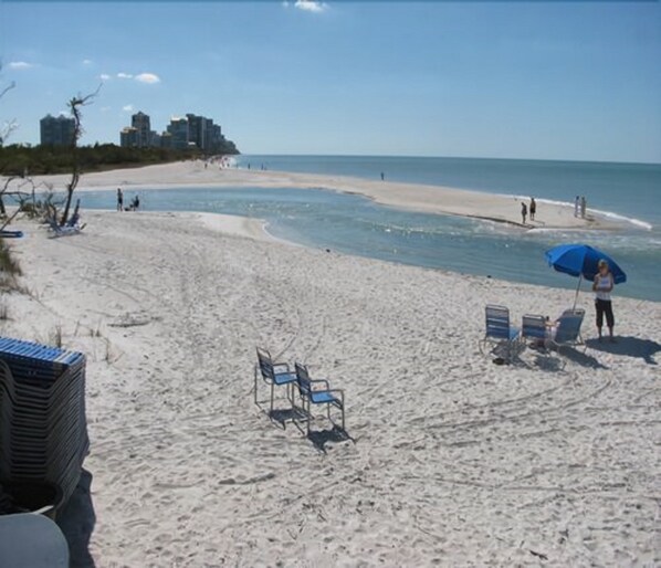 Pantai di sekitar dan antar-jemput gratis ke pantai