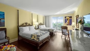 Deluxe Room, Balcony, Lake View | Premium bedding, pillowtop beds, in-room safe, desk at Inn at Pelican Bay