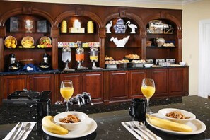 Free daily continental breakfast  - Inn at Pelican Bay (Naples)