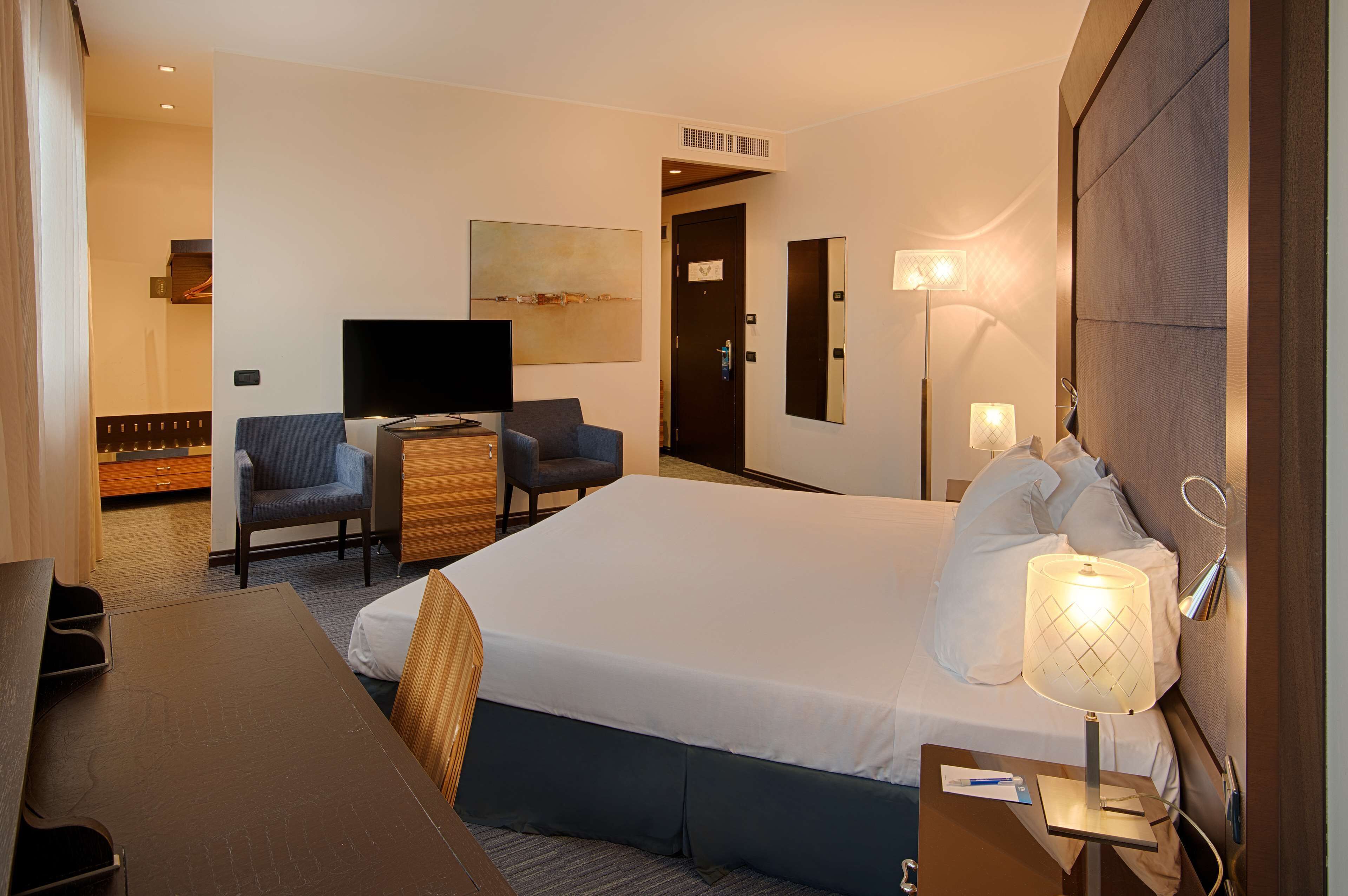 minibar, in-room safe, desk, blackout curtains