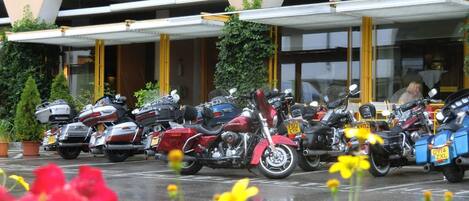 A hotel named SONNE with a row of parked motorcycles in front.