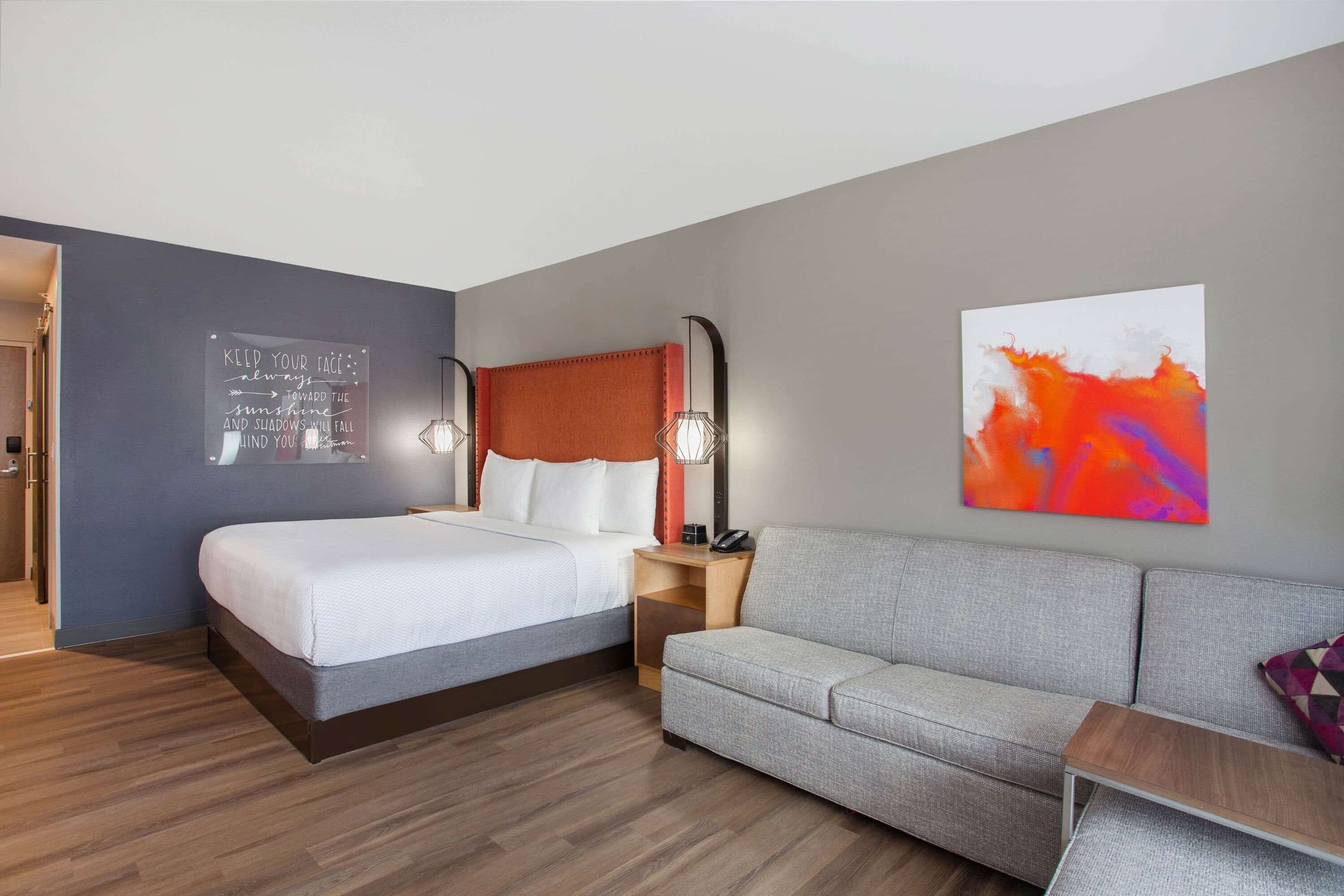 executive room, 1 king bed, non smoking | in-room safe, desk, blackout curtains, iron/ironing board