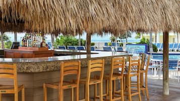 Ocean views, serves lunch and happy hour