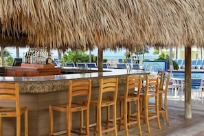 Ocean views, serves lunch and happy hour