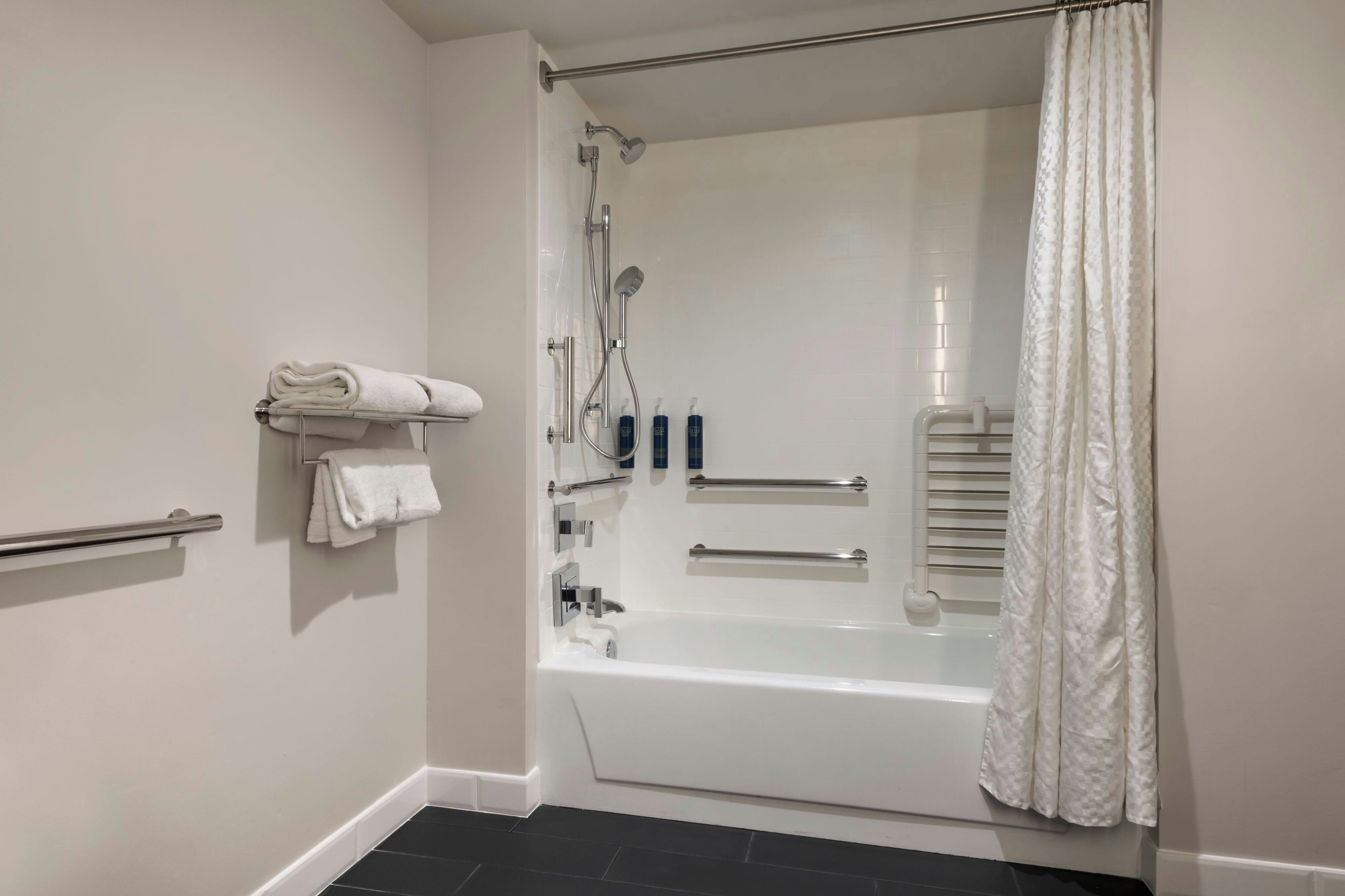 Foto - Four Points by Sheraton Bakersfield