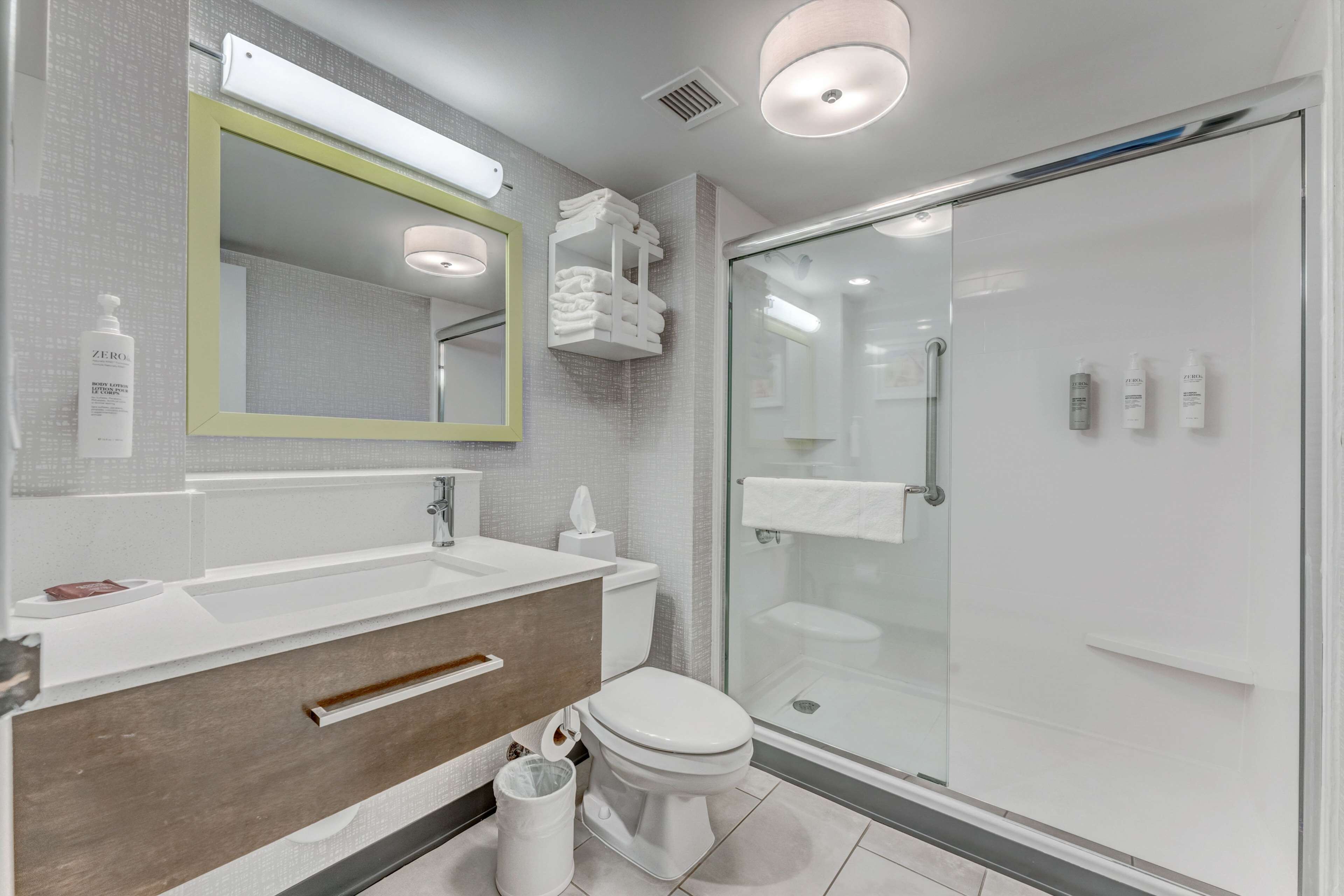 combined shower/bathtub, free toiletries, hair dryer, towels