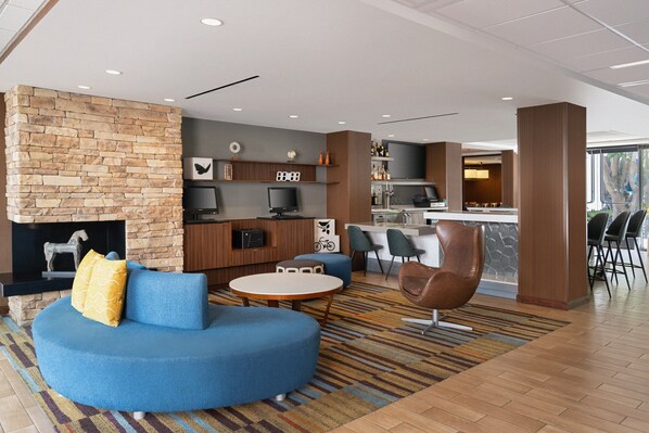Lobby lounge - Fairfield Inn & Suites Los Angeles LAX/El Segundo (El Segundo)