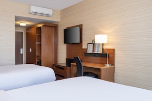 Premium bedding, in-room safe, desk, laptop workspace - Fairfield Inn & Suites Los Angeles LAX/El Segundo (El Segundo)
