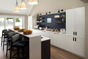 Free daily continental breakfast  - Residence Inn by Marriott Palo Alto Mountain View (Mountain View)