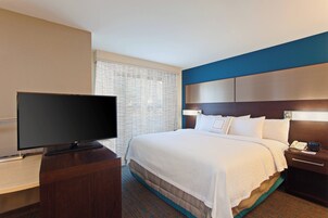 Pillowtop beds, in-room safe, desk, laptop workspace