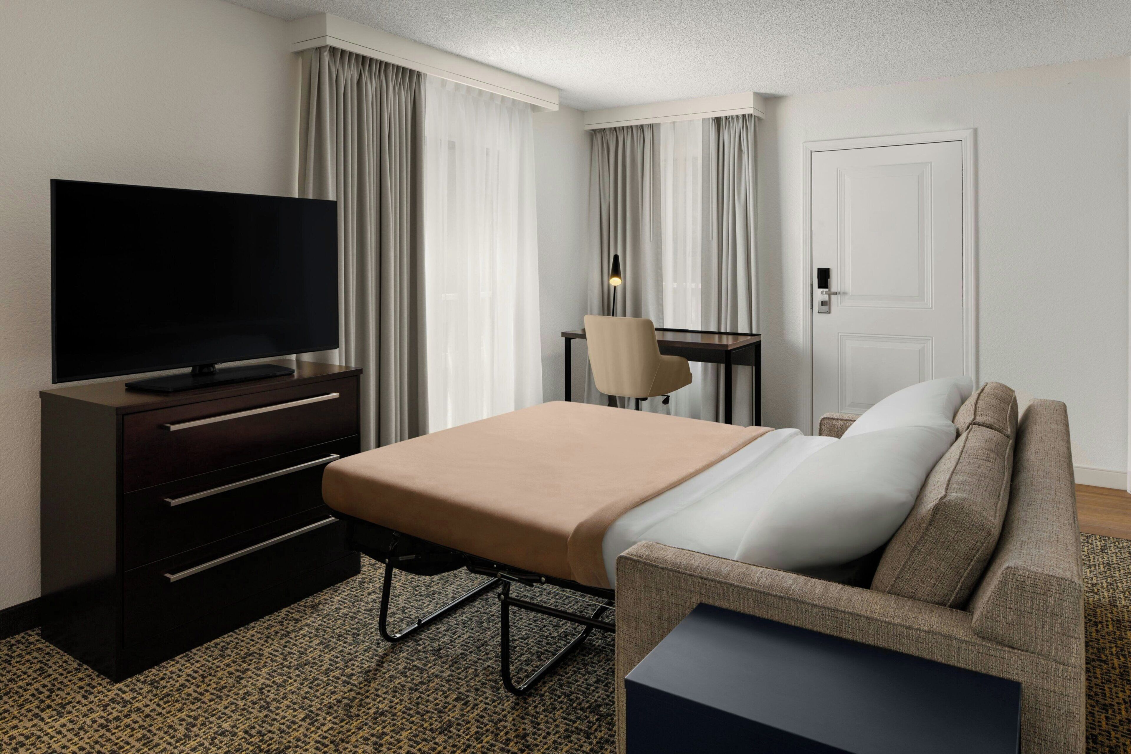 Pillowtop beds, in-room safe, desk, laptop workspace