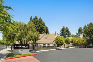 A hotel sign with the name "Residence Inn by Marriott" and the year "1854". - Residence Inn by Marriott Palo Alto Mountain View (Mountain View)