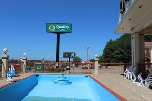 Pool - Quality Inn Conway - Greenbrier (Conway)