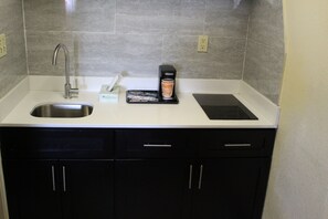 Room, 1 Queen Bed, Smoking (Efficiency) | Private kitchenette - Quality Inn Conway - Greenbrier (Conway)