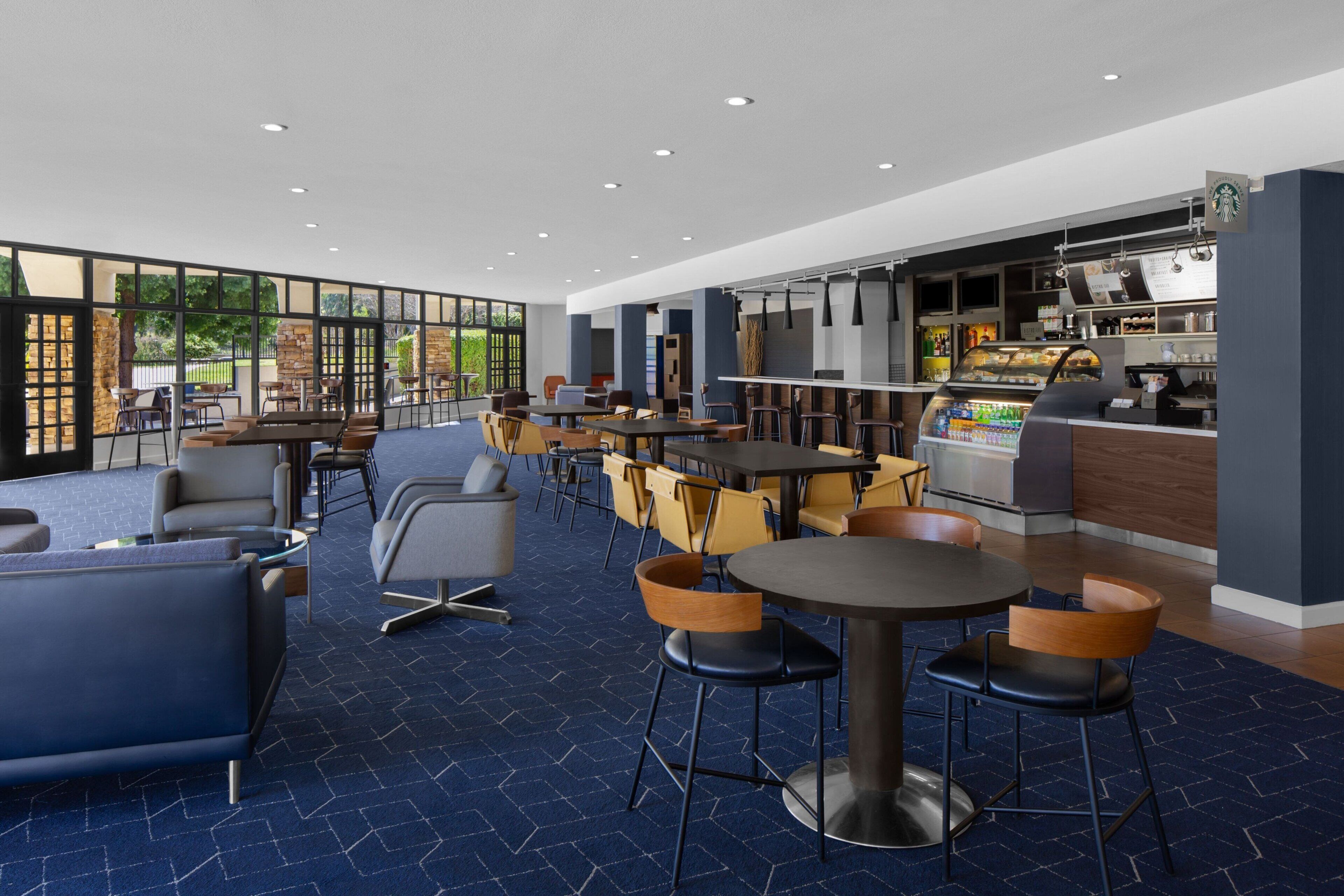 Se ofrece desayuno completo por un coste adicional