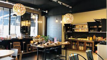 Daily buffet breakfast (EUR 19.00 per person)