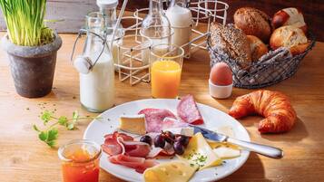 Daily buffet breakfast (EUR 12.90 per person)
