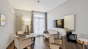 Suite Signature | Memory foam beds, minibar, in-room safe, desk