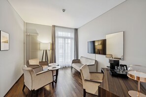 Matelas mémoire de forme, minibar, coffres-forts dans les chambres