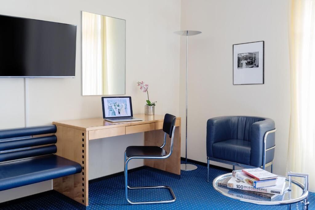 single room | living area | flat-screen tv