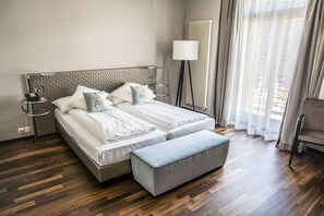 جناح بريميم | 1 غرفة نوم وميني بار وخزنة داخل الغرفة ومكتب