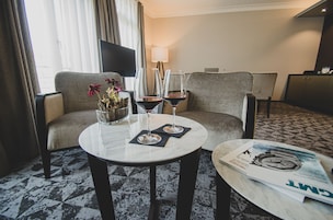 The Suite Prime | Colchones viscoelásticos, minibar, caja fuerte y escritorio