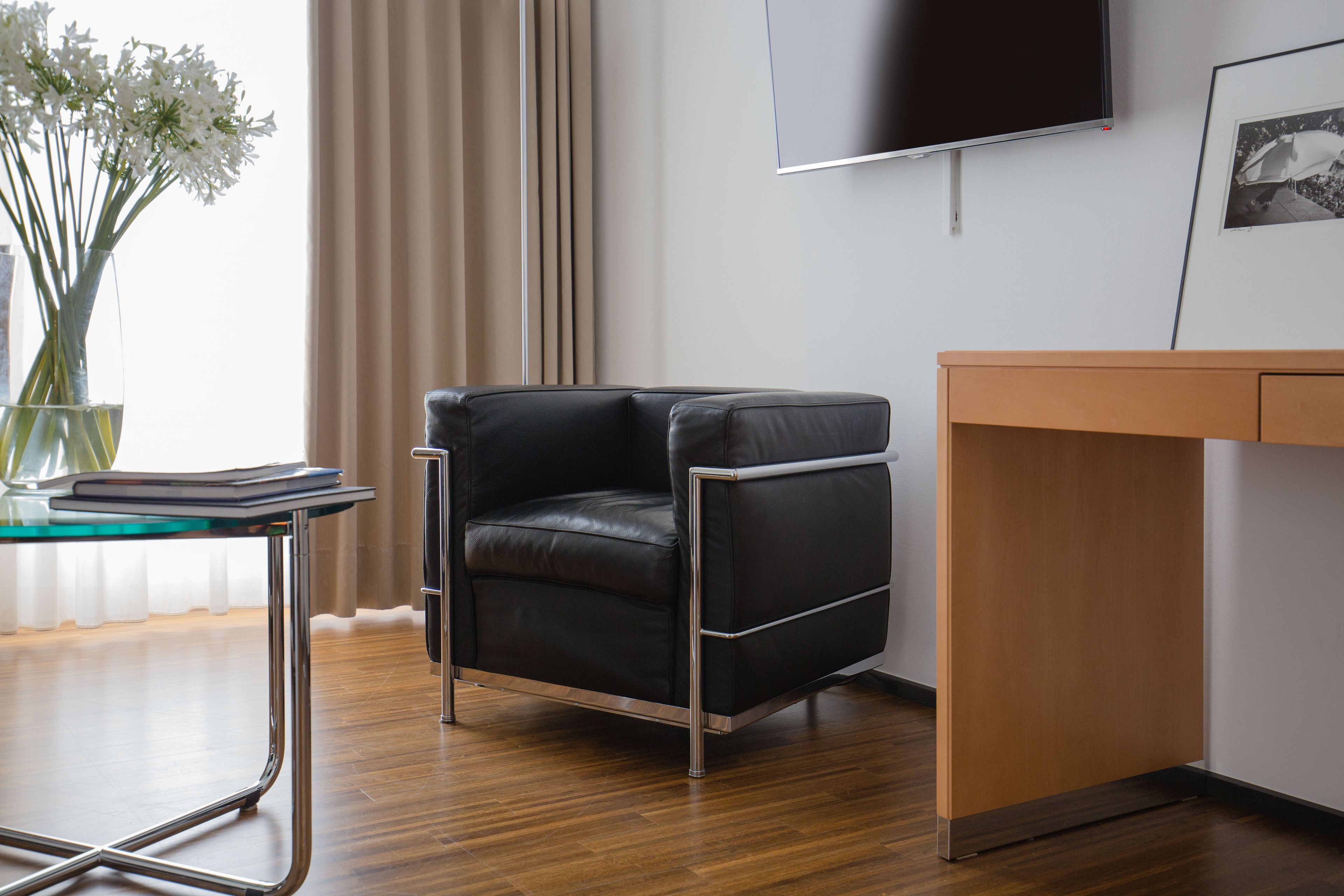 junior suite | 1 bedroom, minibar, in-room safe, desk