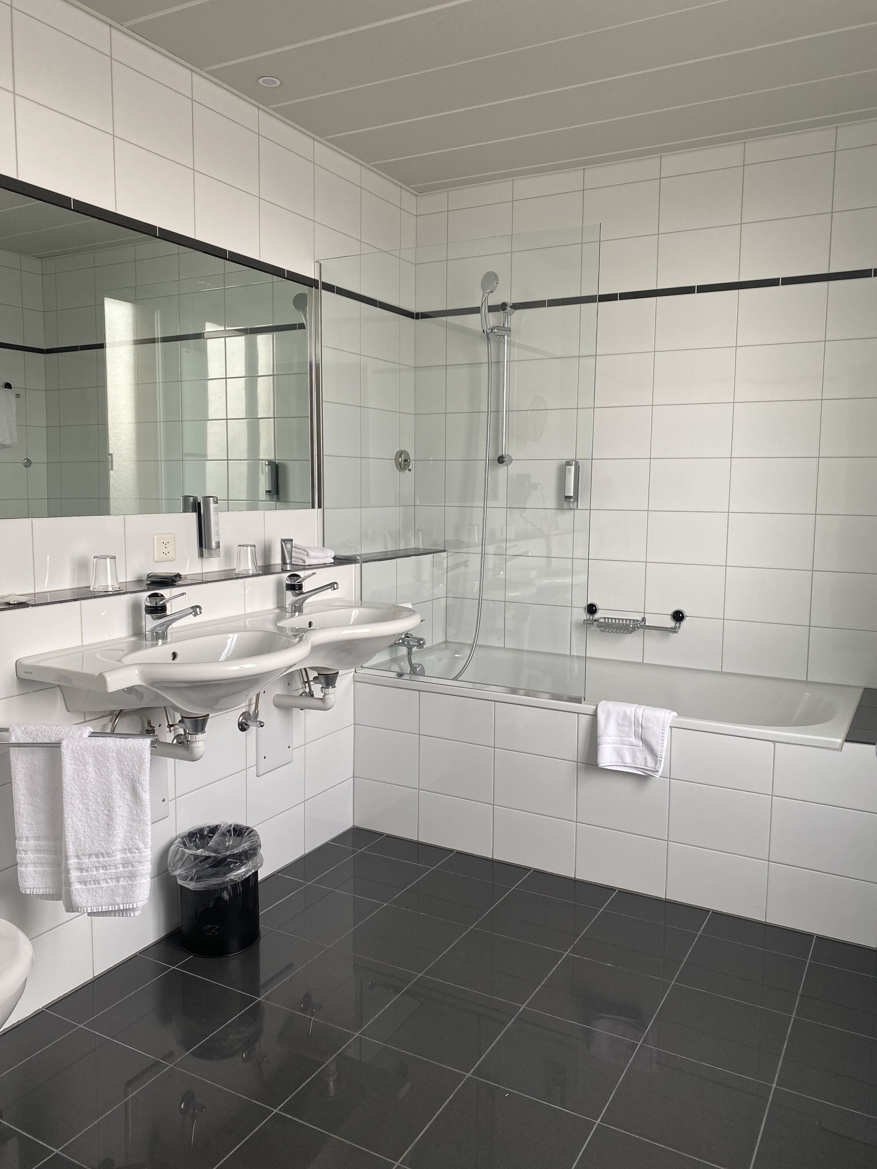 twin room | bathroom | free toiletries, hair dryer, bathrobes, slippers