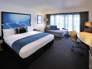 Down duvets, in-room safe, desk, laptop workspace - Novotel Melbourne on Collins (Melbourne)