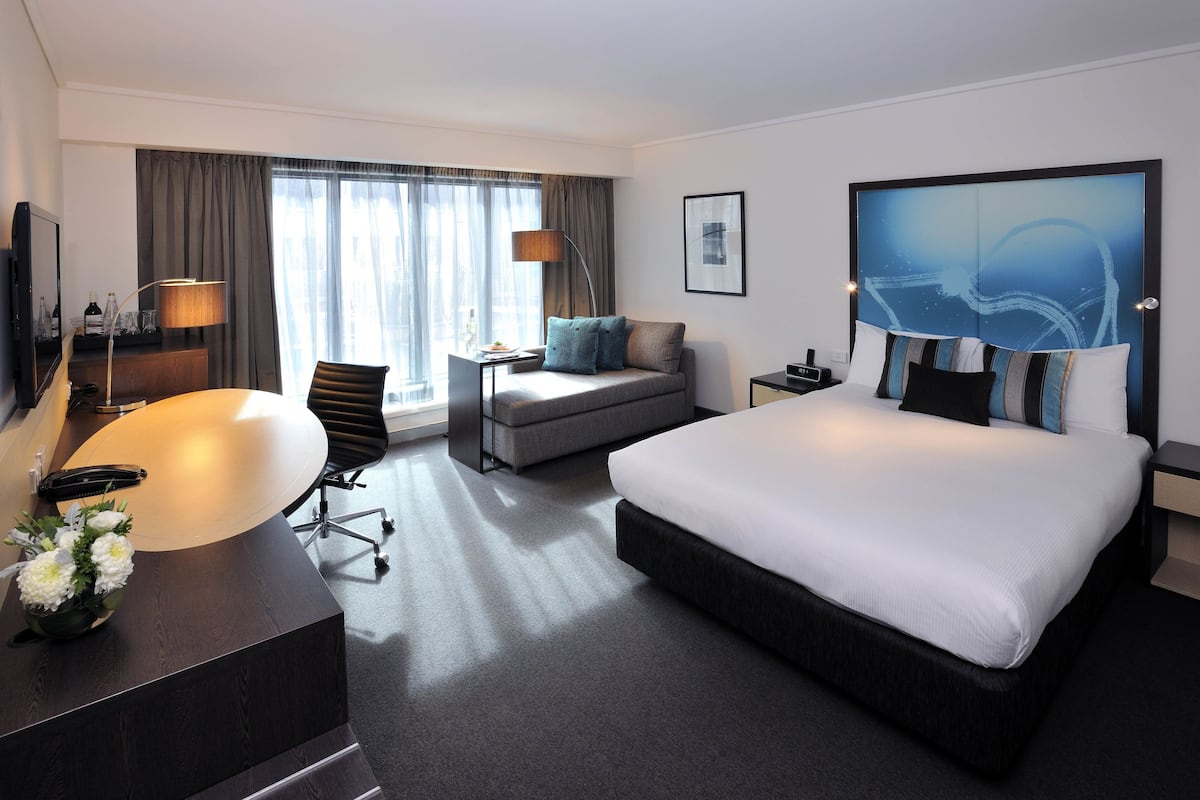 Deluxe Room, 1 King Bed | 1 bedroom, down comforters, in-room safe, desk