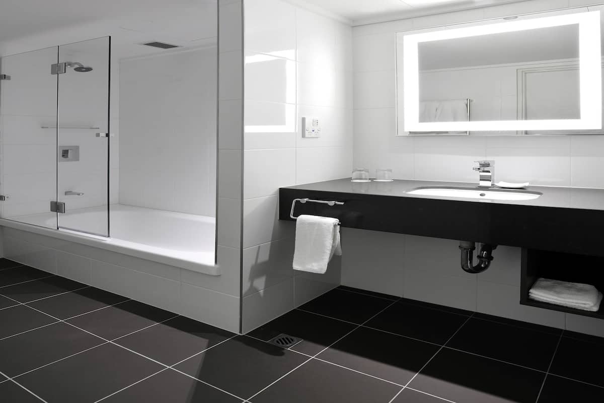 Quarto casal luxo, 2 camas de casal | 1 quarto, edredons de pluma, cofres nos quartos, escrivaninha