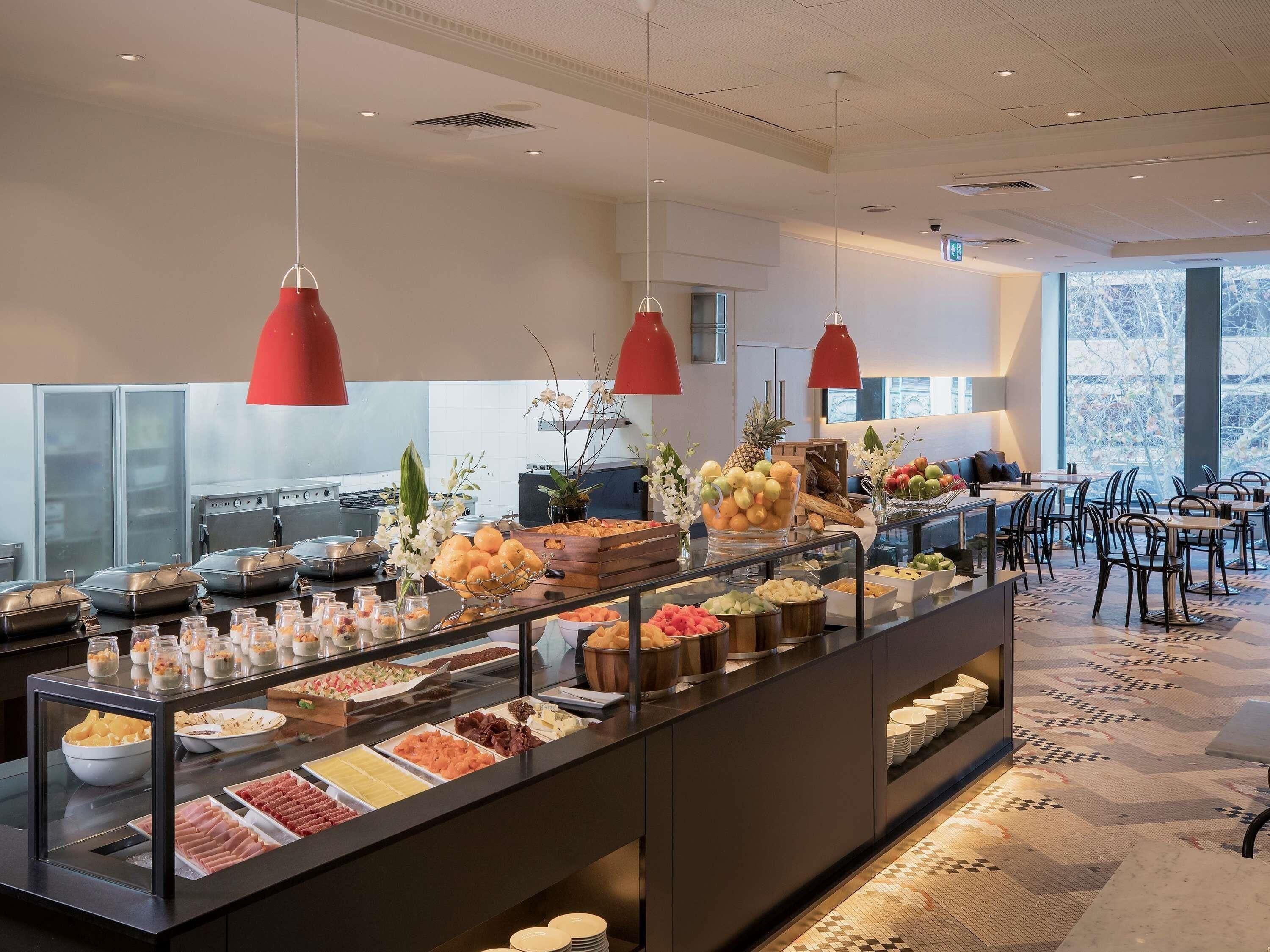 Frühstück, Mittagessen, Abendessen und Brunch werden serviert