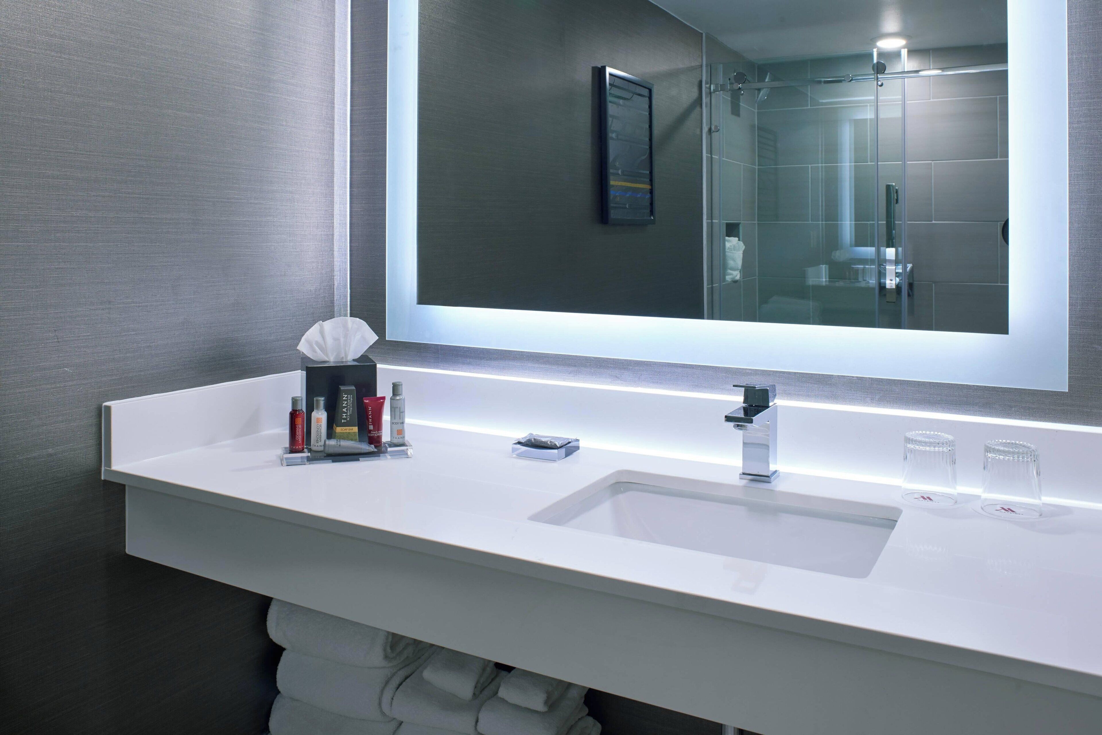 combined shower/bathtub, free toiletries, hair dryer, towels