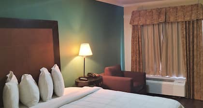 Deerfield Inn & Suites