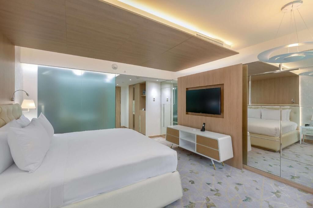 Egyptian cotton sheets, premium bedding, in-room safe