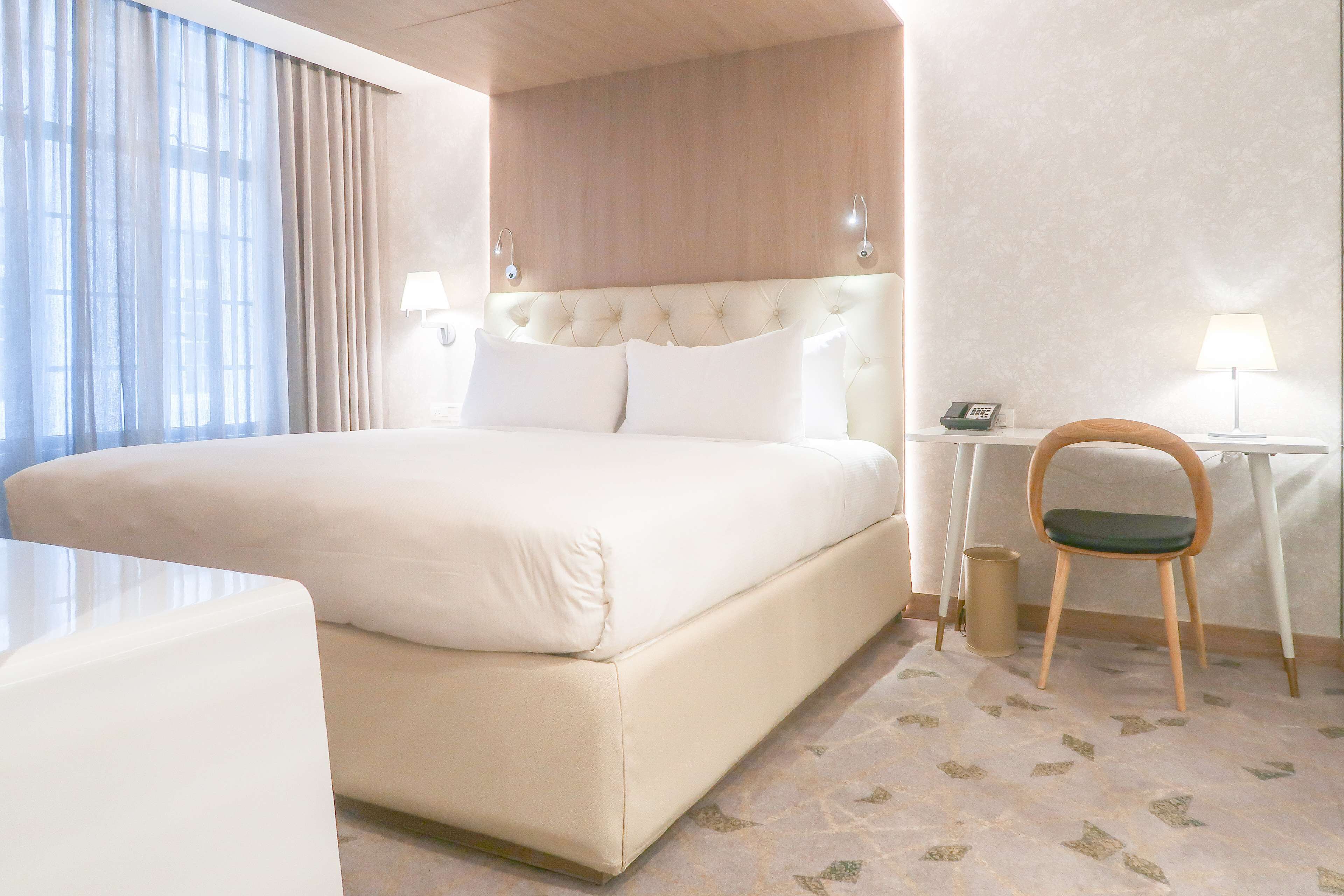 basic room, 1 king bed | egyptian cotton sheets, premium bedding, in-room safe