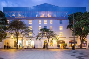 A modern hotel with a glass facade, large windows, and a spacious courtyard. - Gran Hotel Costa Rica, Curio Collection by Hilton (San José)