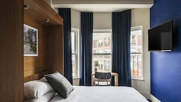 Standardværelse - 1 queensize-seng | Premium-sengetøj, pengeskab på værelset, strygejern/strygebræt