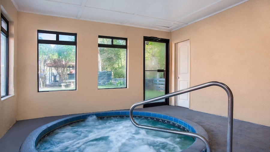 Baymont by Wyndham Lake City I-75