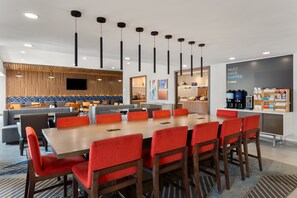 Free daily continental breakfast - Holiday Inn Express Atlanta Airport - North by IHG (College Park)