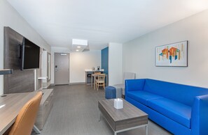 Ylelliset vuodevaatteet, työpöytä