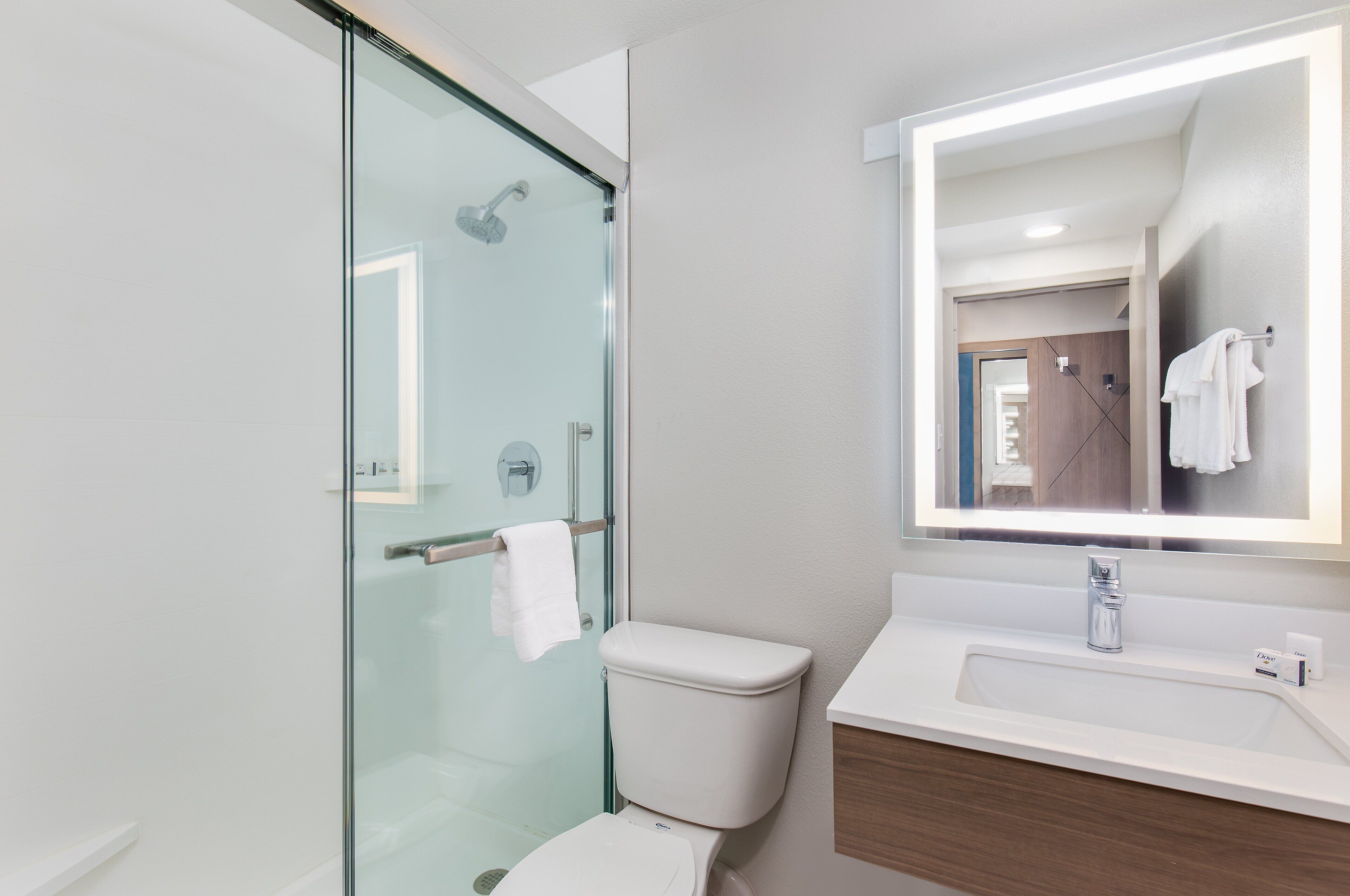 combined shower/bathtub, eco-friendly toiletries, hair dryer, towels