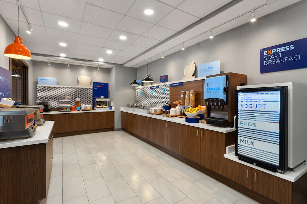 Holiday Inn Express Atlanta Airport - North by IHG