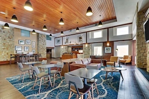 Coin salon dans le hall