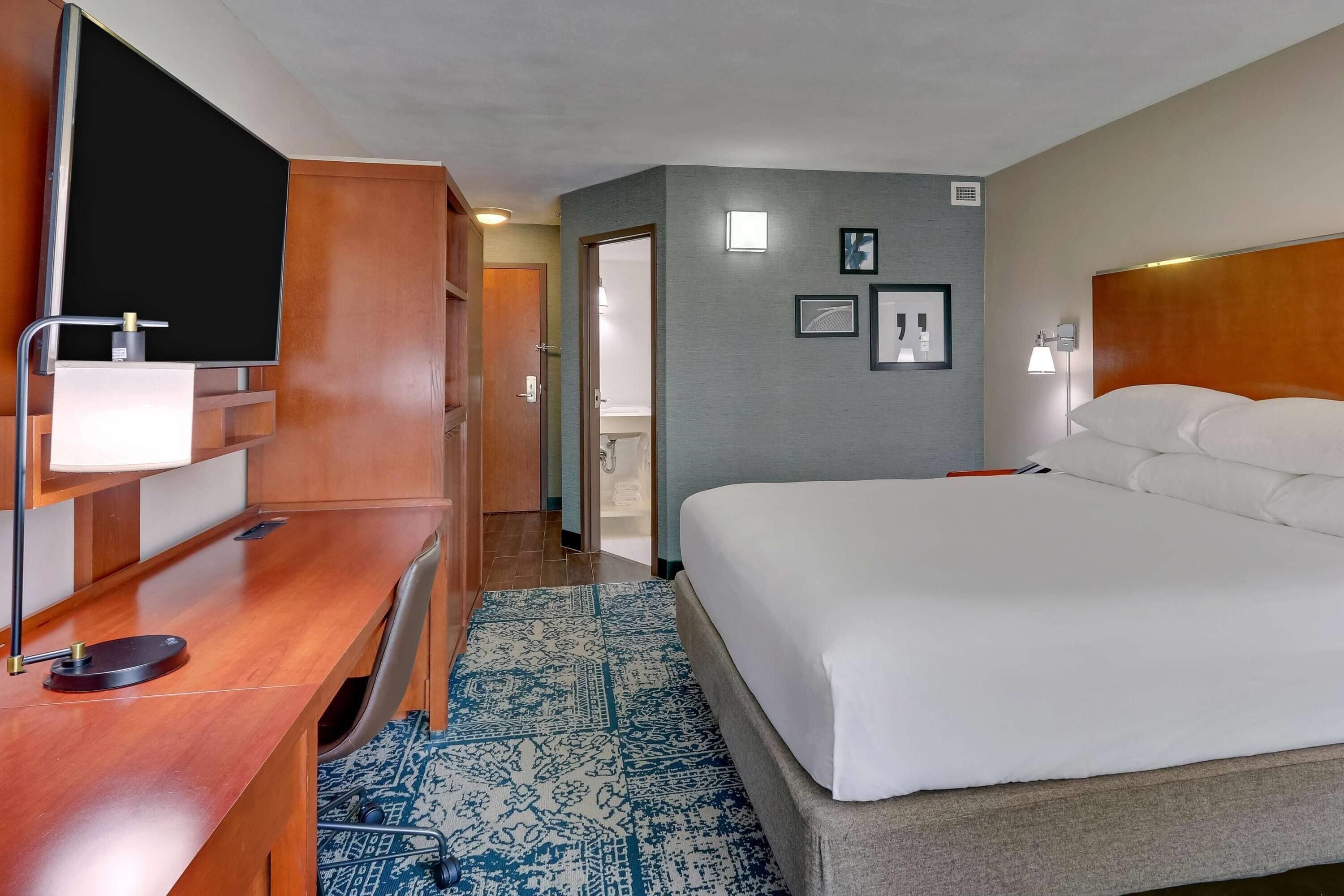 Deluxe Room, 1 King Bed, Non Smoking, Terrace | Desk, laptop workspace, blackout drapes, iron/ironing board