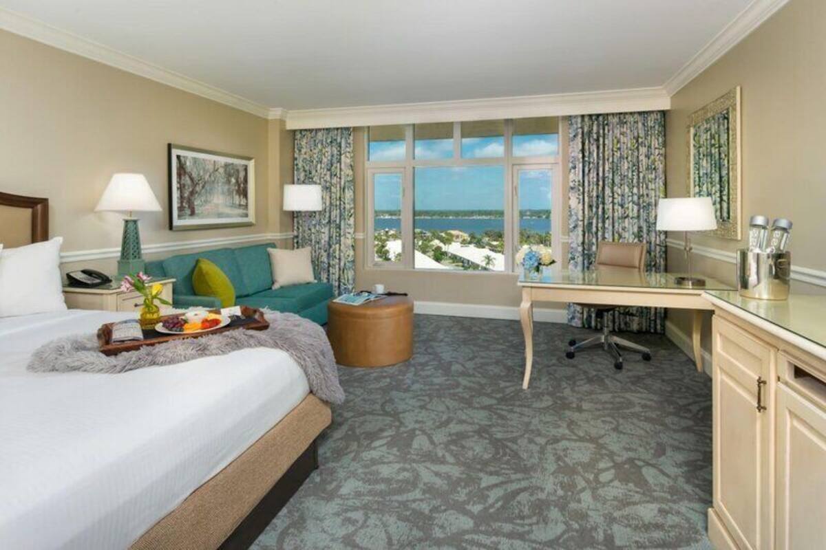 Room, 1 King Bed (Sunset View) | Premium bedding, pillow-top beds, in-room safe, desk