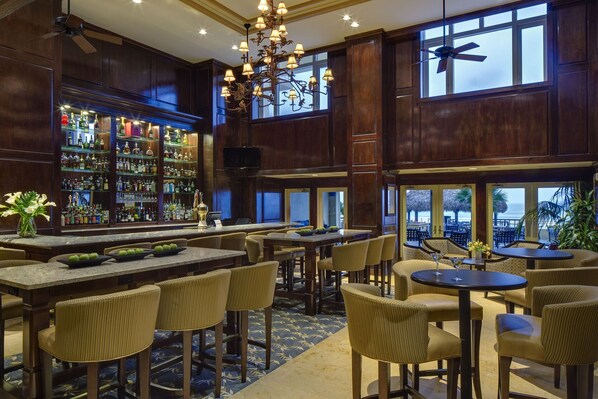 2 bares o lounges, bar junto a la alberca 