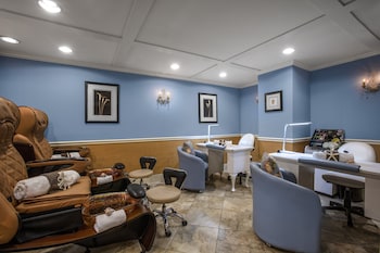 Couples treatment rooms, sauna, spa tub, body treatments, aromatherapy at The Shores Resort & Spa