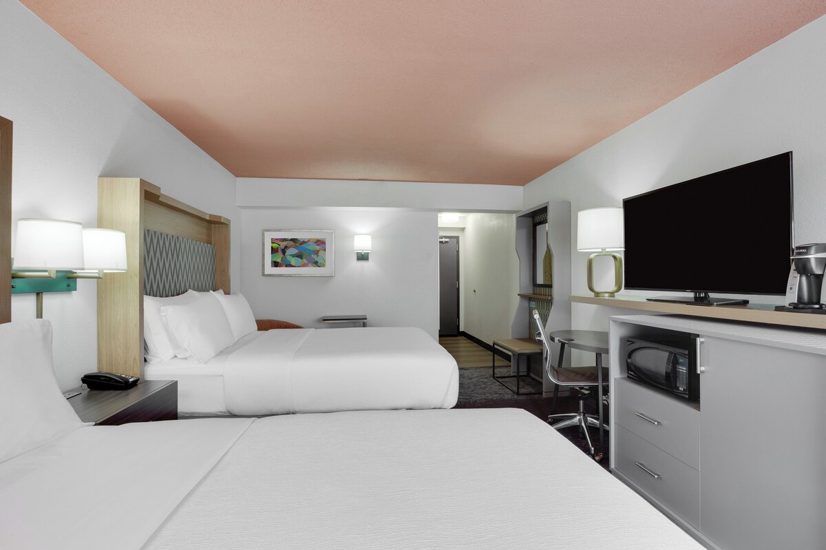 Chambre Standard, 2 grands lits | Coffre-fort, bureau, rideaux d’obscurcissement, système d’insonorisation